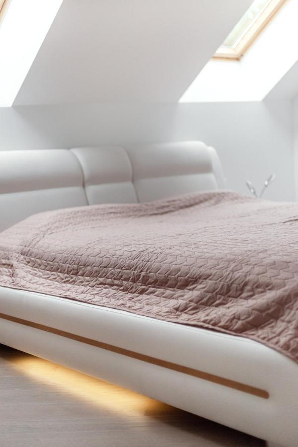 Luxurious Kaunas Basilica Apartment In Old Town By Urban Rent Kültér fotó